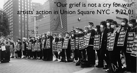 Actuação dos artistas na Union Square, Cidade de Nova Iorque, 22 de Setembro de 2001