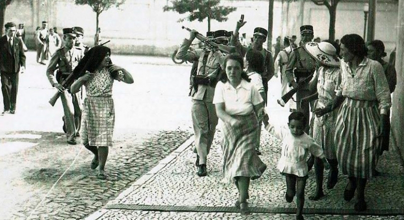 A polícia ataca as mulheres dos operários