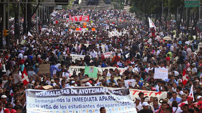 Manifestação massiva na Cidade do México de repúdio pelo massacre