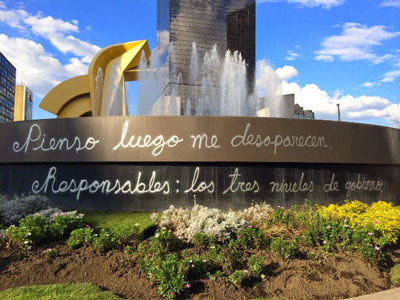 Grafitti no México a condenar os desaparecimentos: “Penso, logo fazem-me desaparecer — Responsáveis: os três níveis de governo”