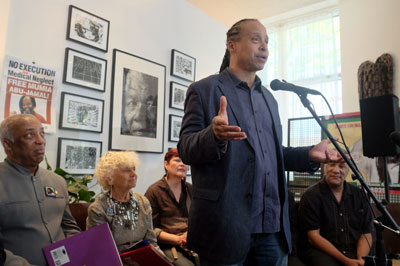 Conferência de imprensa da Coligação Libertem Mumia Abu-Jamal no Restaurante Madiba, Harlem, 7 de Maio de 2015