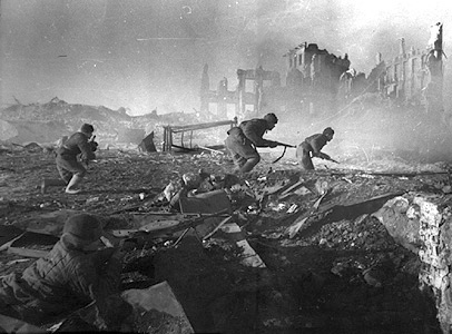 Soldados soviéticos defendendo Estalinegrado contra os nazis, 1943