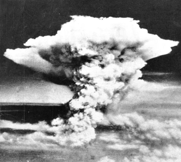 Nuvem do cogumelo atómico sobre Hiroxima