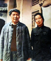 Em 1946, com a mulher, Jiang Qing